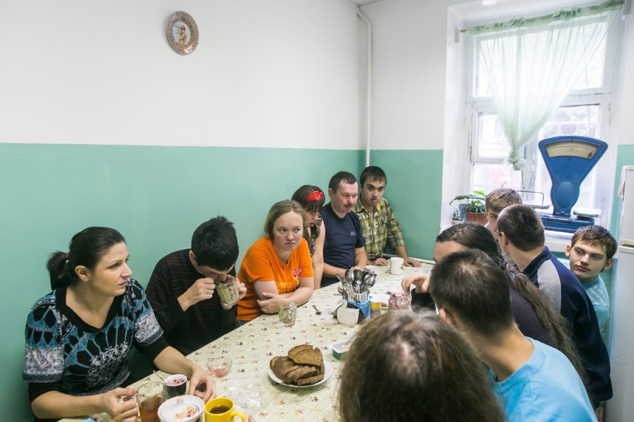 Чаепитие начинается с молитвы.



