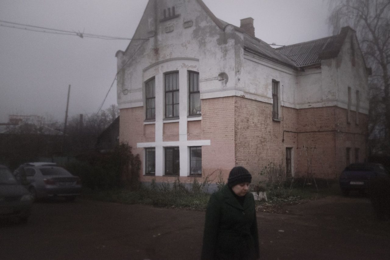Дом художников, который они выкупили в складчину еще до приватизации и оборудовали там мастерские