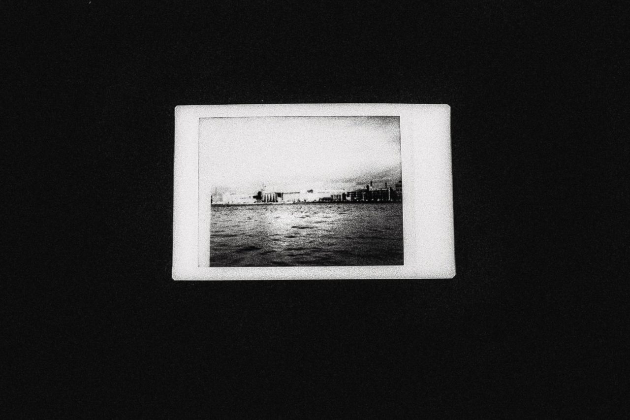 Фотографии, сделанные Евгенией во время прогулки по Петербургу. Снимать героине было трудно: «Здесь слишком мало деревьев»